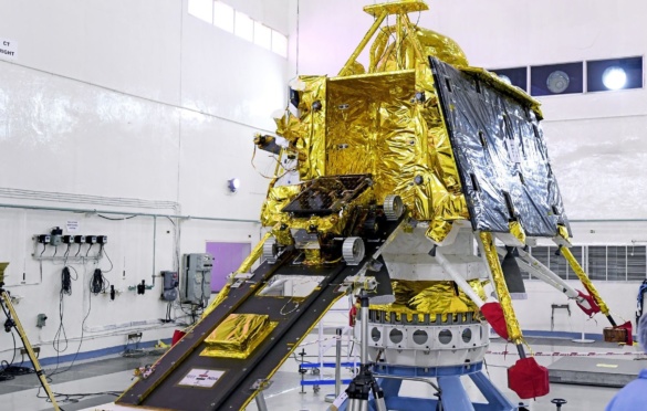 Tests of the Chandrayaan-2 Vikram lander and Pragyan rover / Credits: ISRO