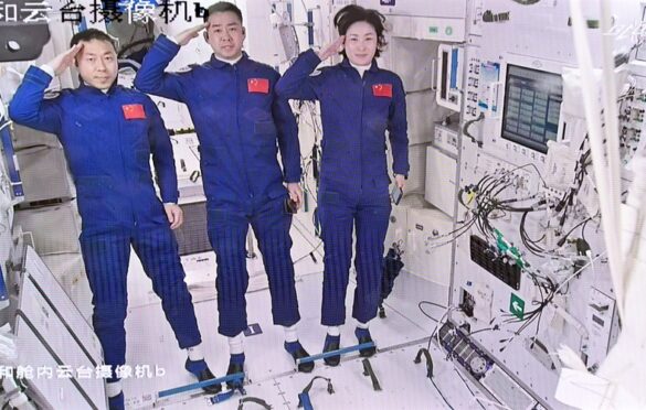 Załoga Shenzhou 14 na pokładzie / CNSA