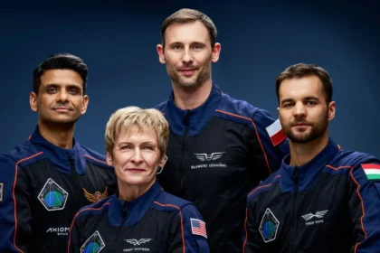 Sławosz Uznański-Wiśniewski oraz załoga misji Axiom-4