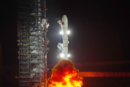 Start rakiety Długi Marsz 3B z satelitą telekomunikacyjnym ZhongXing-9C