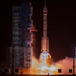 Start załogi Shenzhou-23 z kosmodromu Jiuquan 24 maja 2026 roku / Foto: AP Photo/Ng Han Guan