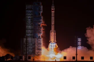 Start załogi Shenzhou-23 z kosmodromu Jiuquan 24 maja 2026 roku / Foto: AP Photo/Ng Han Guan